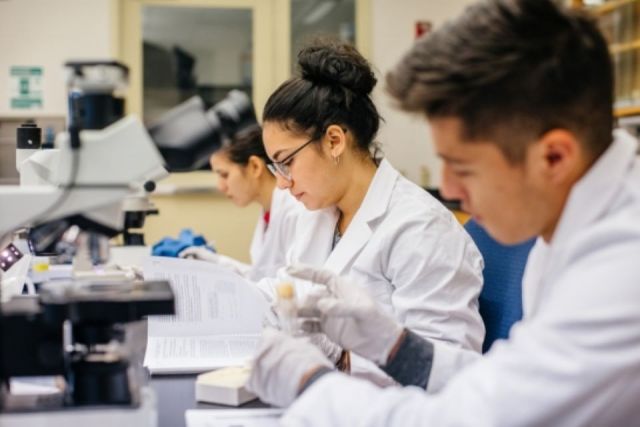 Stem Students Lab photo by Elena Zhukova